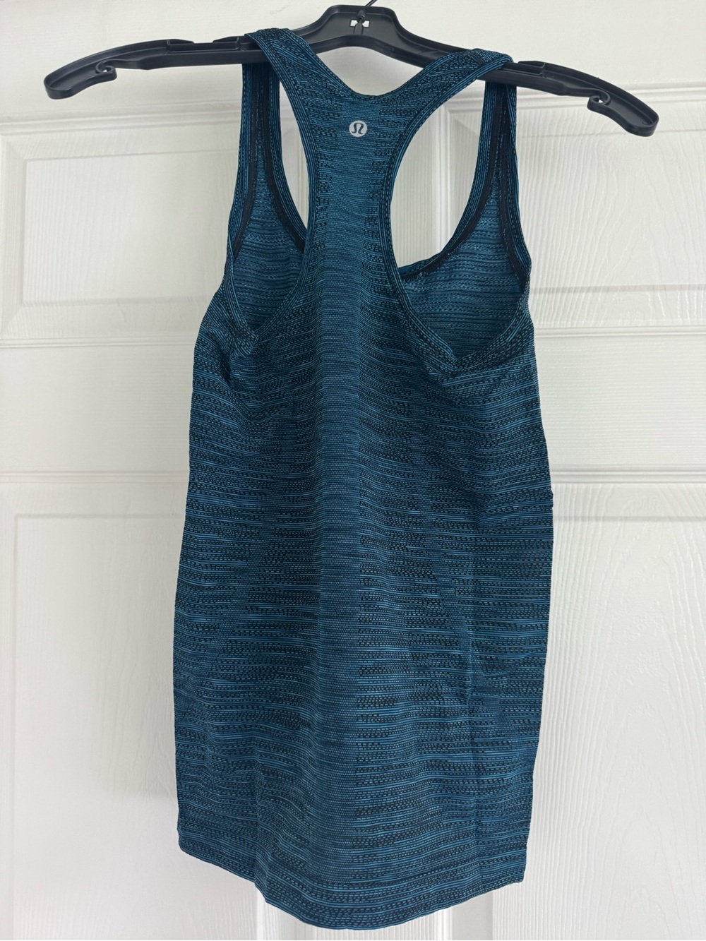 Lululemon Cool Racerback Tank Top Blue Black Prism Stripe Size 4 - Picture 3 of 6